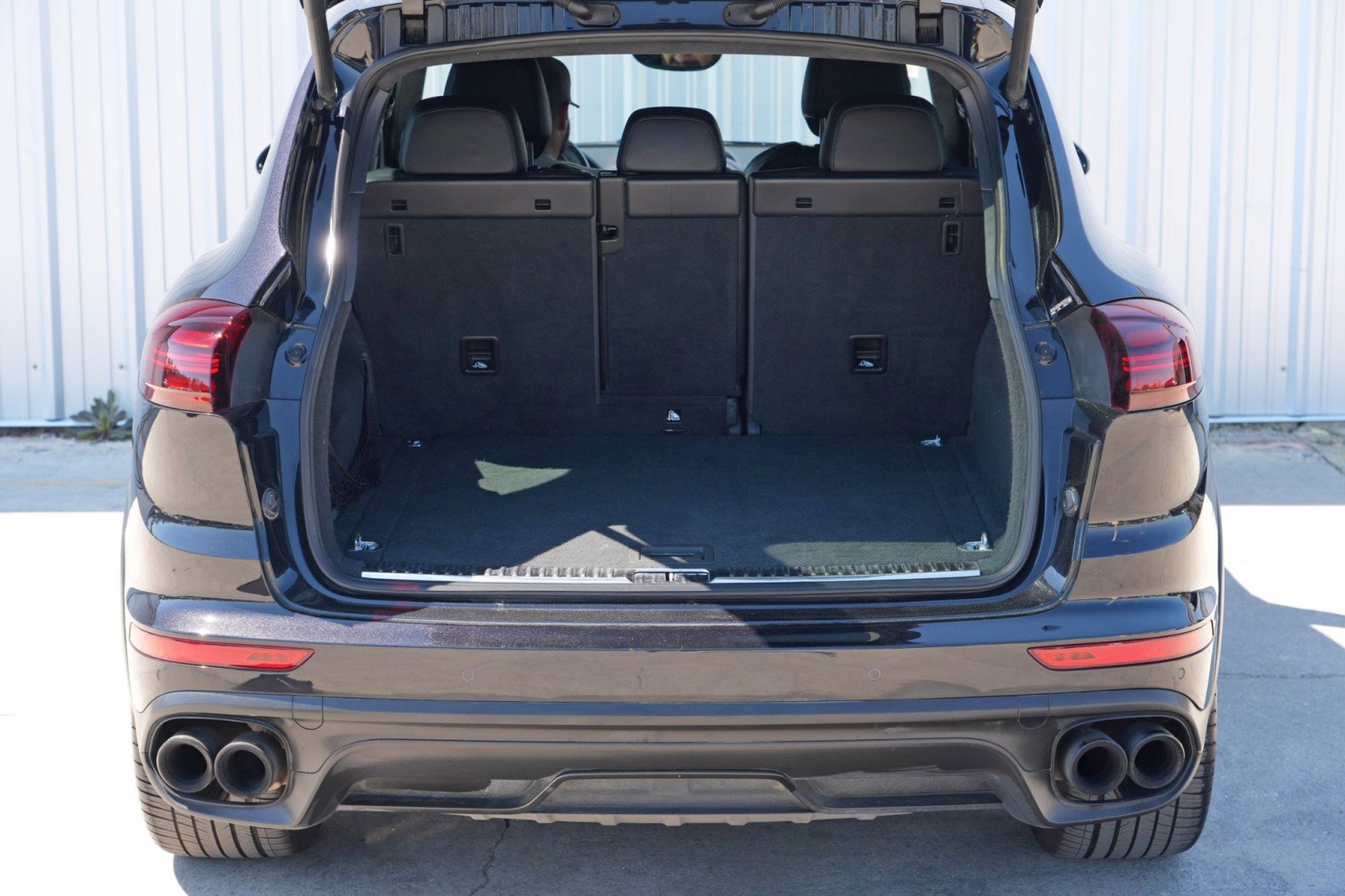 Used 2017 Porsche Cayenne Turbo image 9