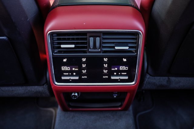 Used 2023 Porsche Cayenne Platinum Edition image 36