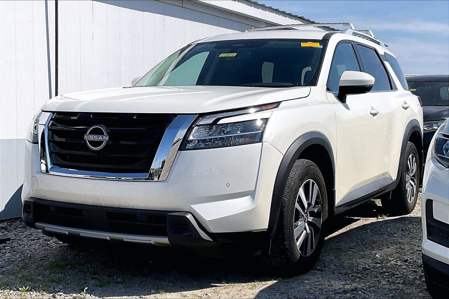 Certified 2024 Nissan Pathfinder SL image 2