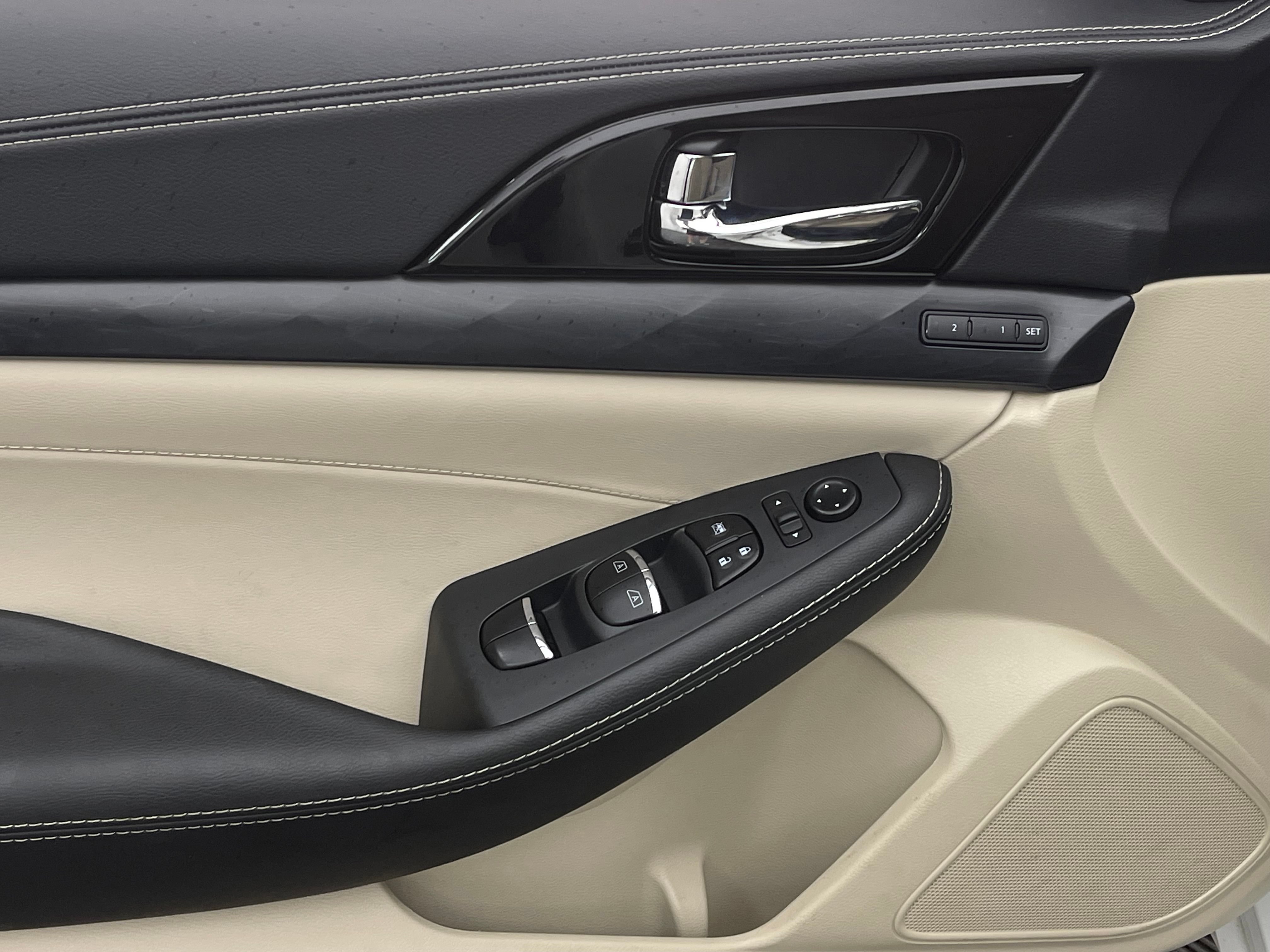 Used 2023 Nissan Maxima Platinum w/ Sport Mat Group FWD image 17