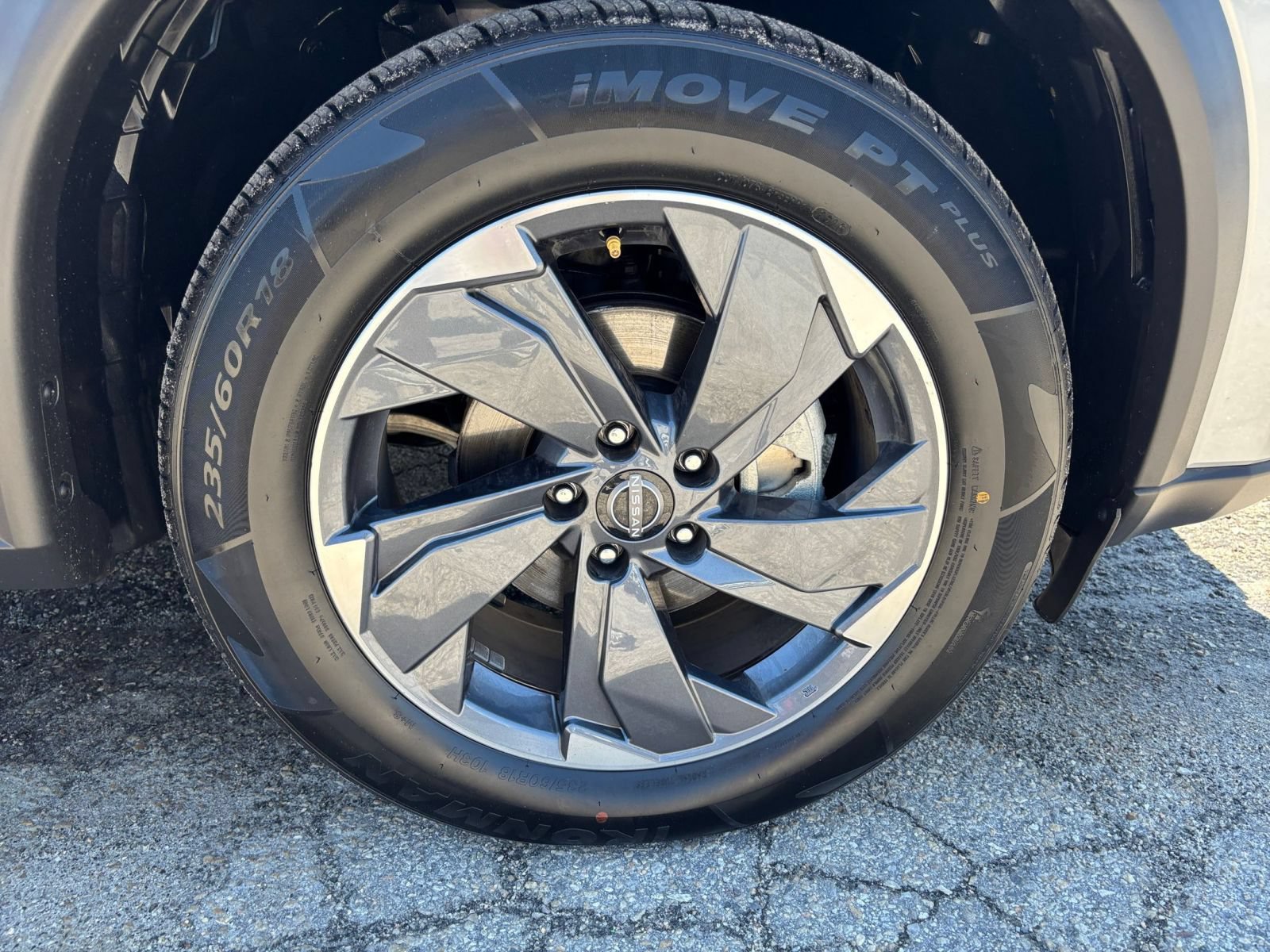 Used 2025 Nissan Rogue SV FWD image 24