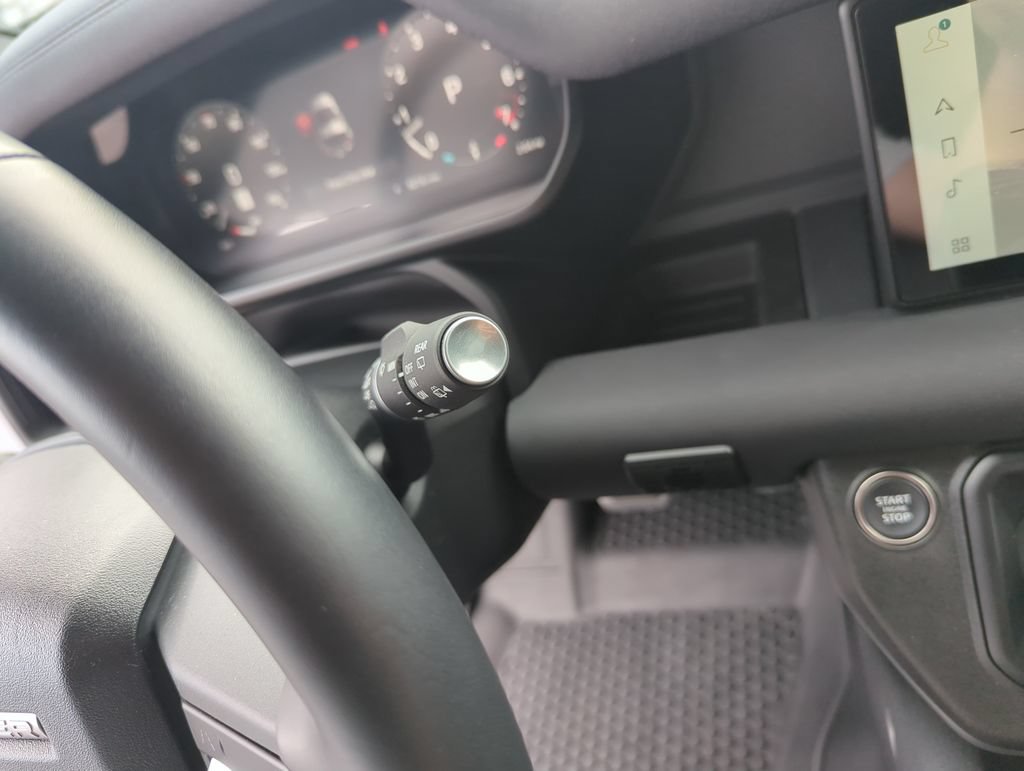 Used 2023 Land Rover Defender 90 X-Dynamic SE AWD/4WD image 18
