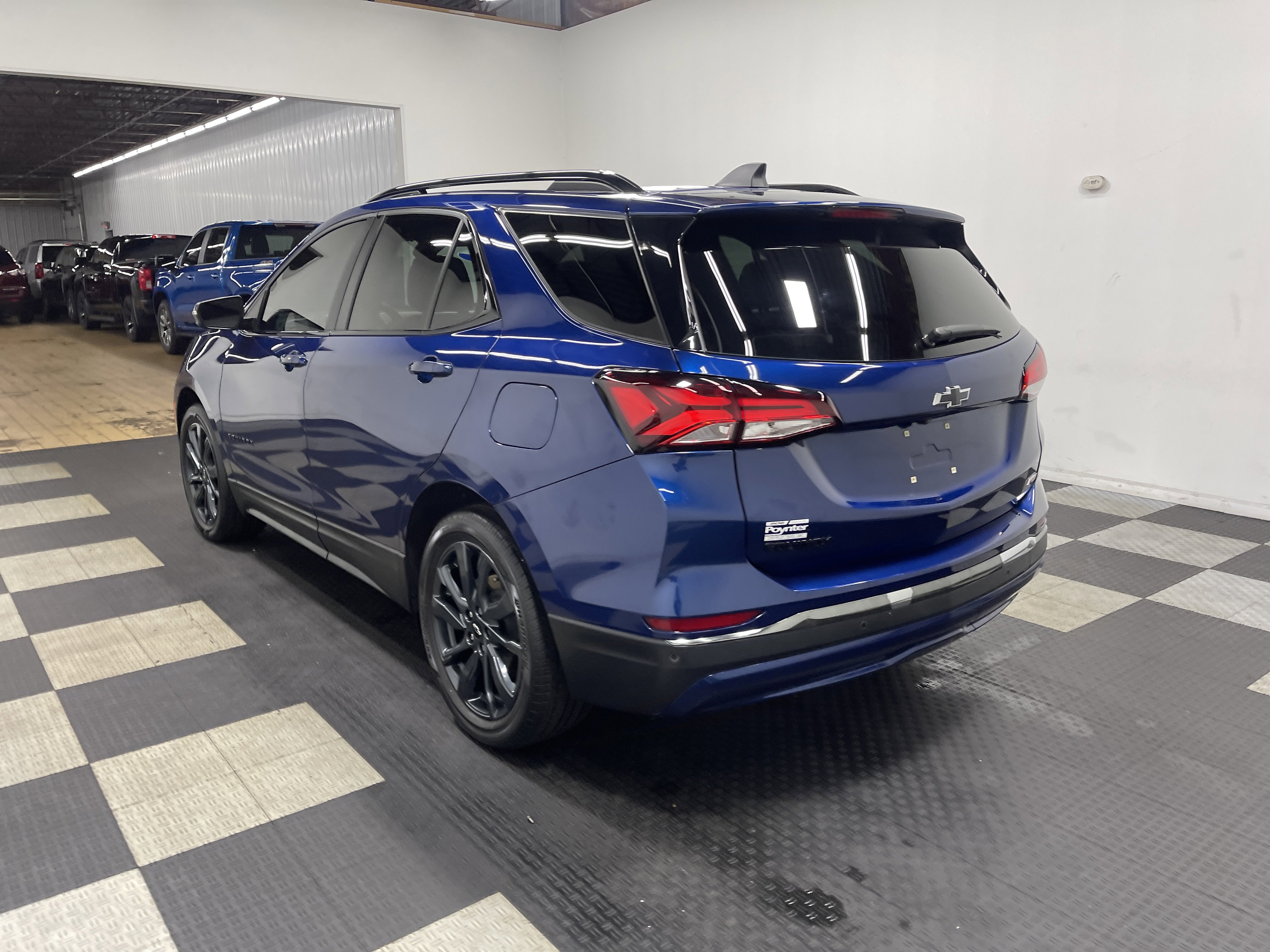 Used 2023 Chevrolet Equinox RS image 2