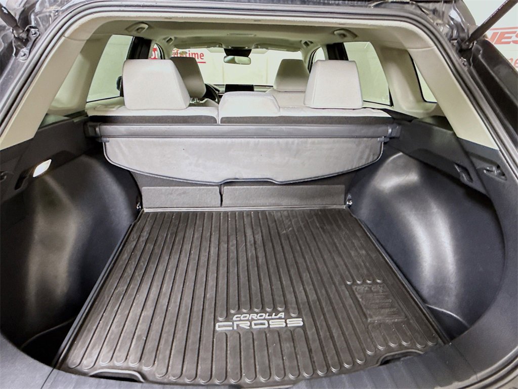 Certified 2024 Toyota Corolla Cross LE image 28