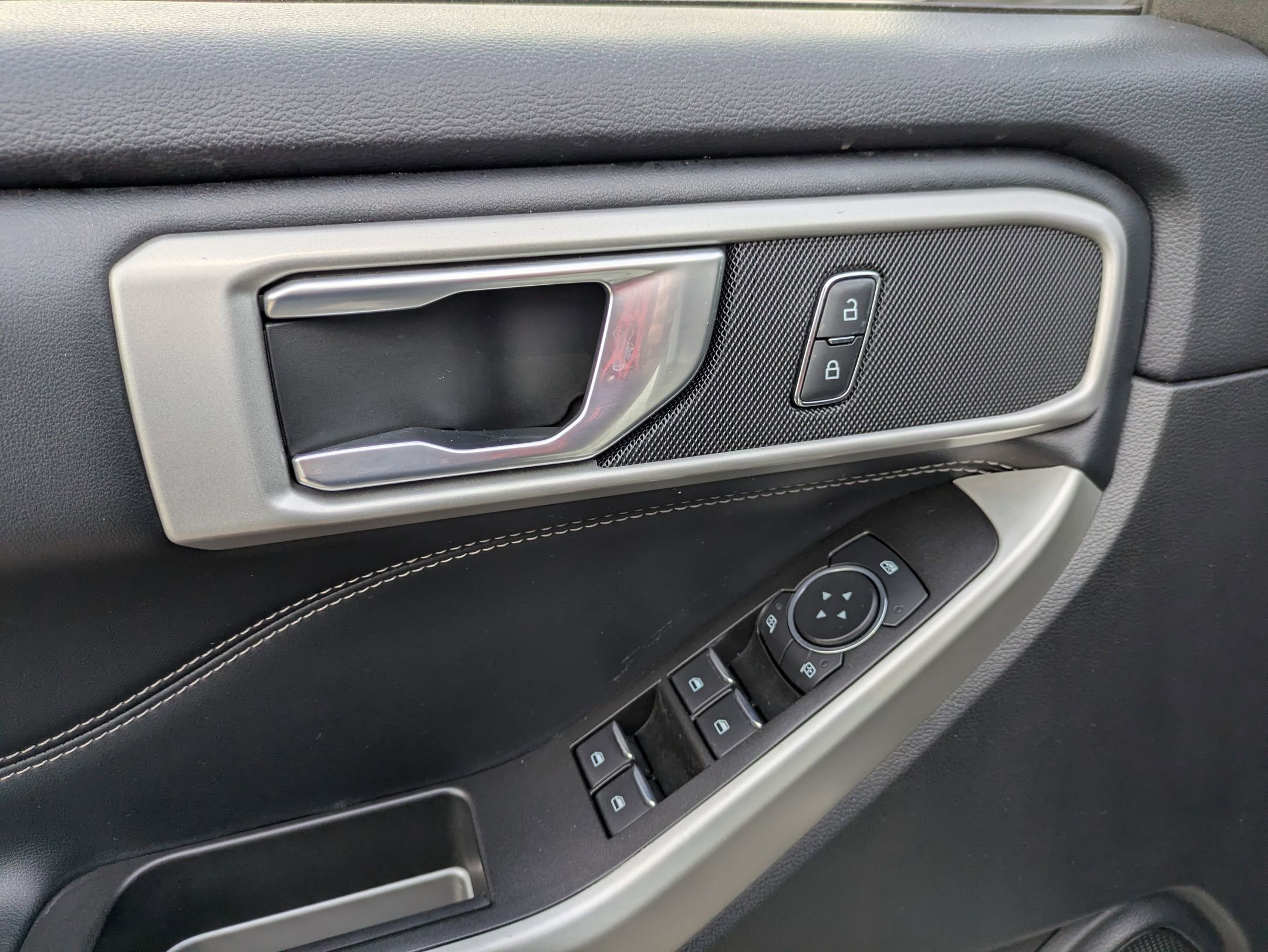 Certified 2022 Ford Explorer XLT w/ Equipment Group 202A image 16