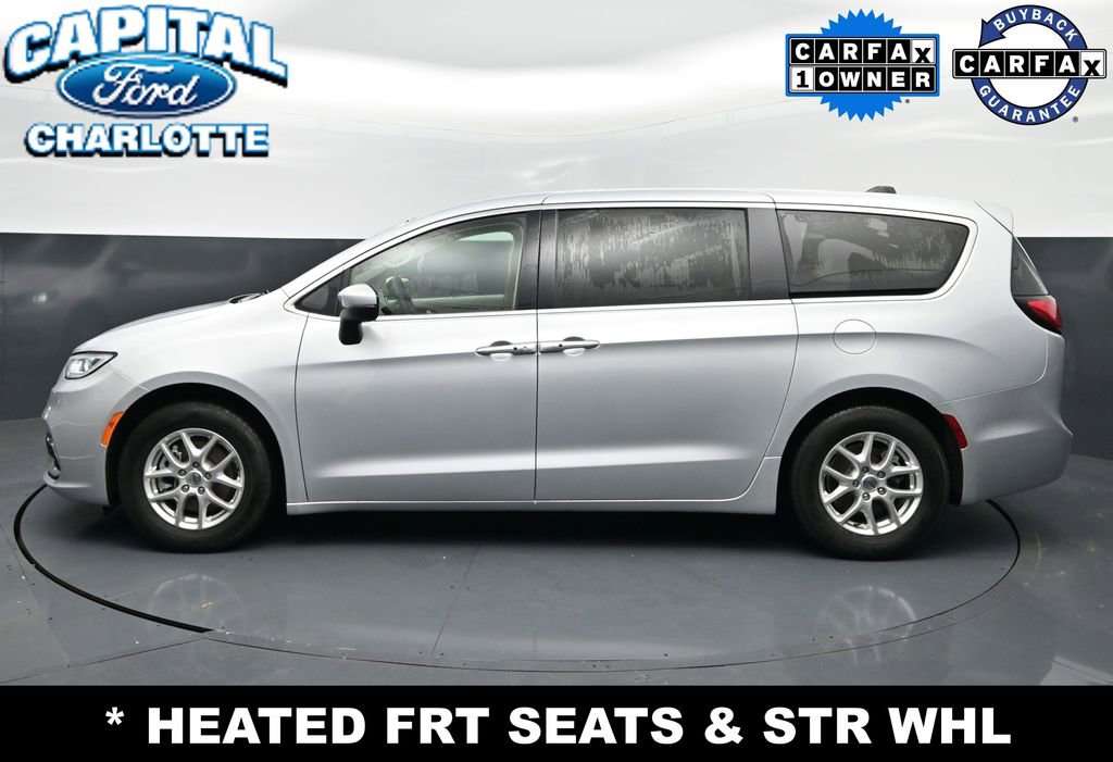 Used 2023 Chrysler Pacifica Touring-L FWD image 4
