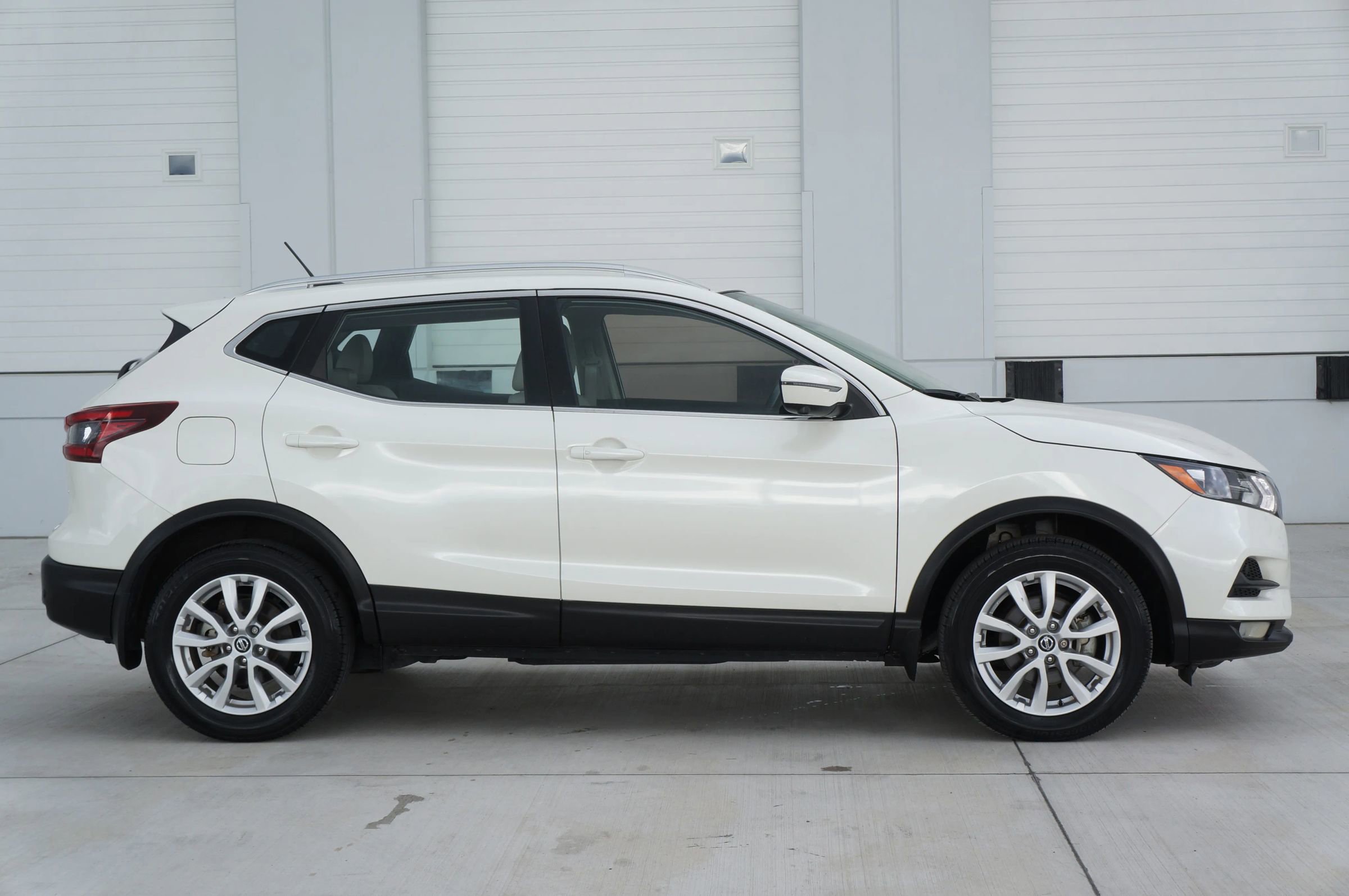 Used 2022 Nissan Rogue Sport SV w/ Technology Package image 16