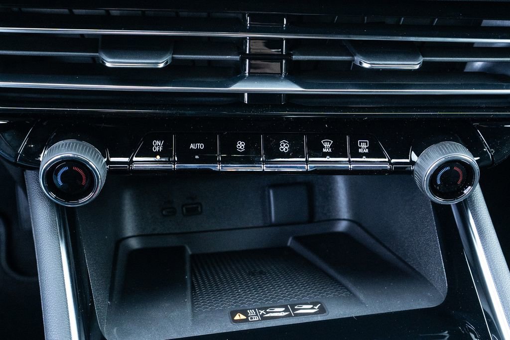 New 2026 Chevrolet Traverse LT w/ Midnight/Sport Edition image 26