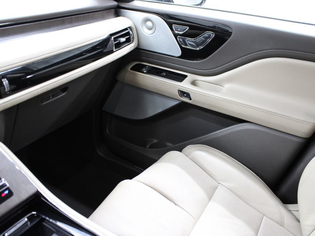 Used 2022 Lincoln Aviator Reserve w/ Equipment Group 201A AWD/4WD image 33