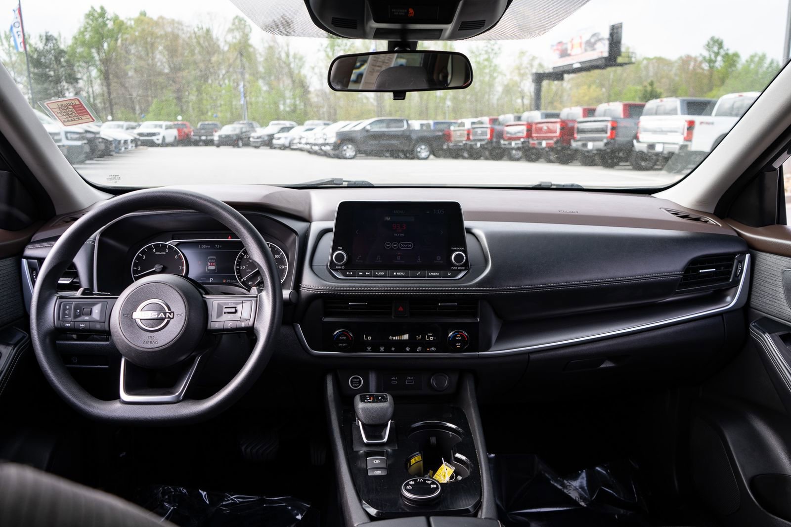 Used 2023 Nissan Rogue SV image 19