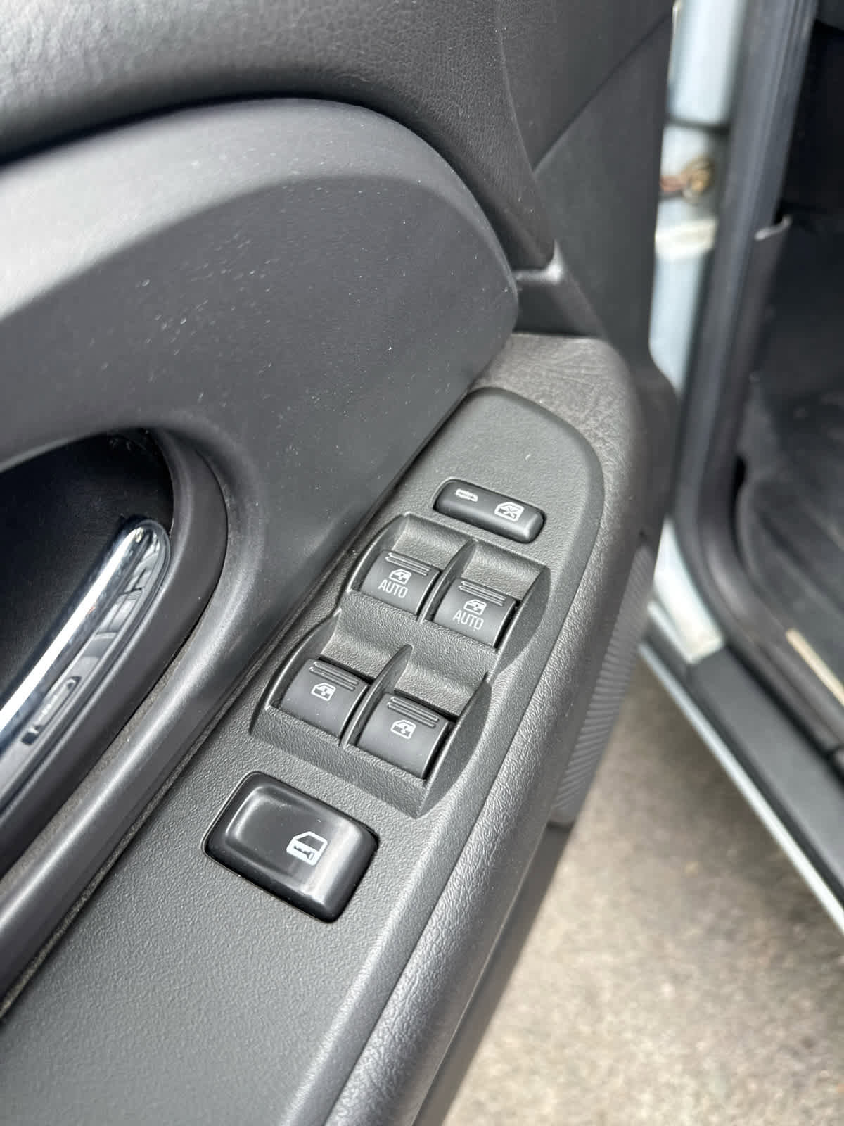 Used 2008 GMC Envoy SLE image 11