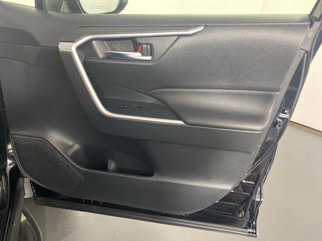 Used 2022 Toyota RAV4 XLE w/ Convenience Package AWD/4WD image 32
