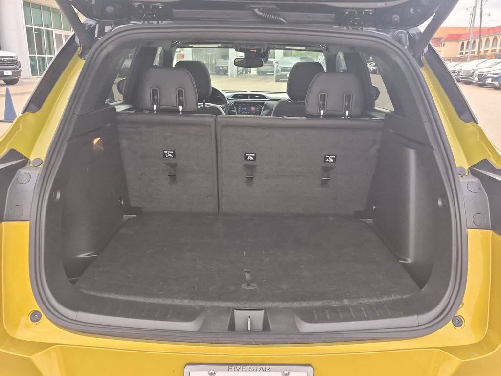 Used 2023 Chevrolet TrailBlazer RS w/ Sun and Liftgate Package FWD image 23