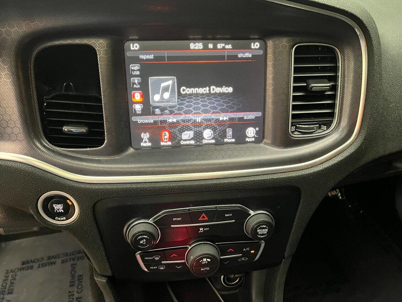 Used 2015 Dodge Charger SXT RWD image 11