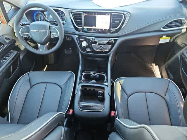 New 2026 Chrysler Pacifica Limited AWD/4WD image 15