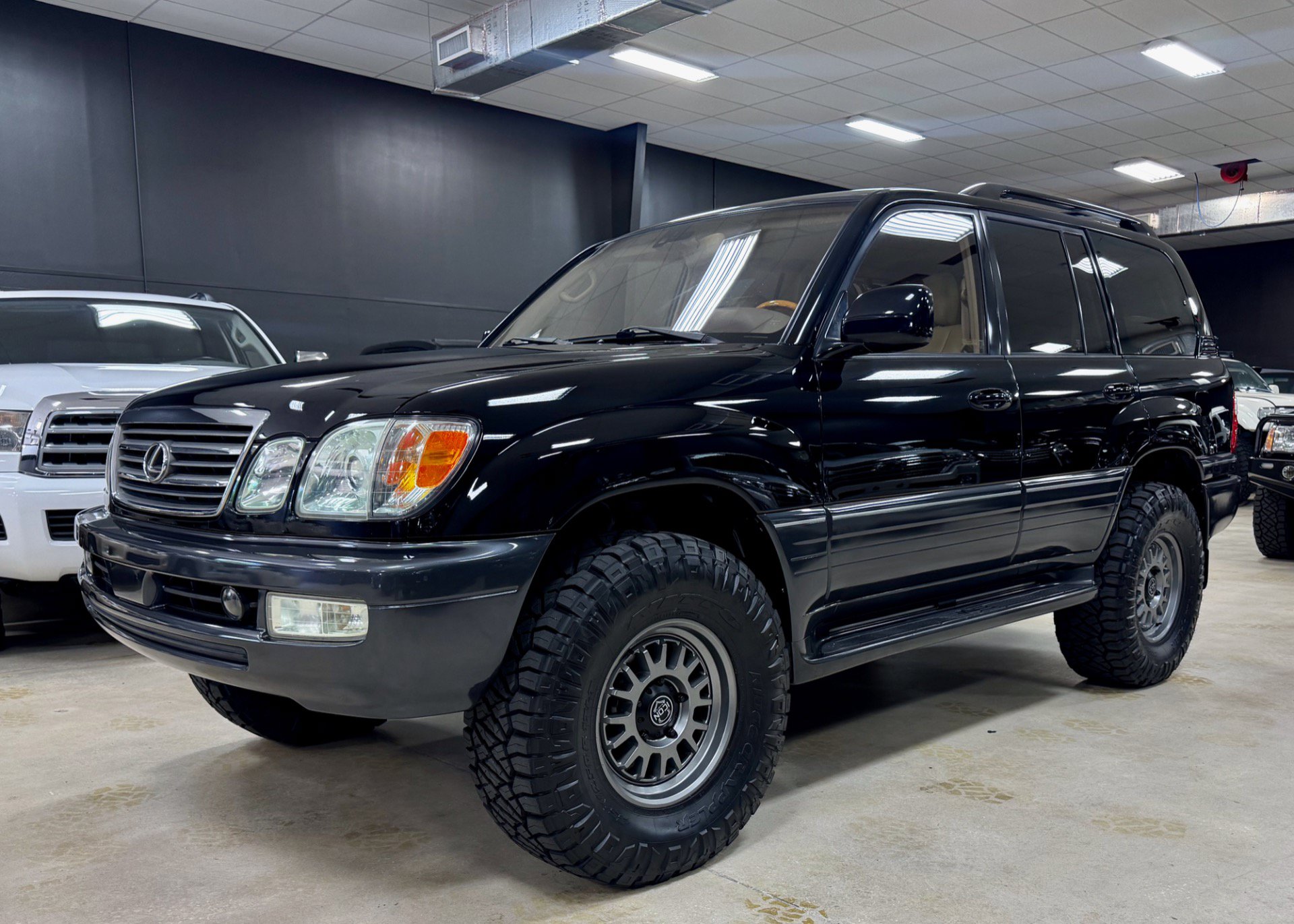Used 2003 Lexus LX 470 4WD image 3