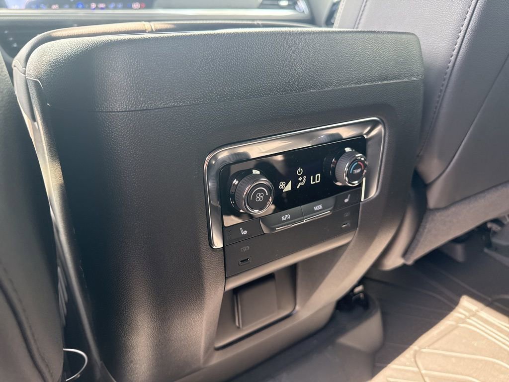 New 2026 Chevrolet Suburban Premier RWD image 5