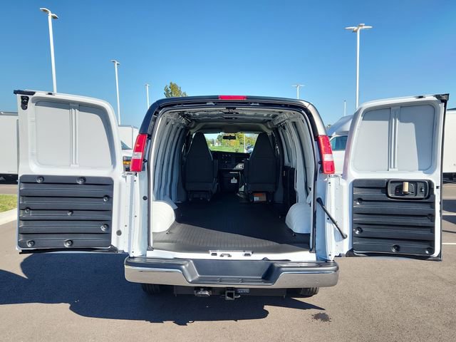 New 2025 Chevrolet Express 3500 w/ Driver Convenience Package image 22