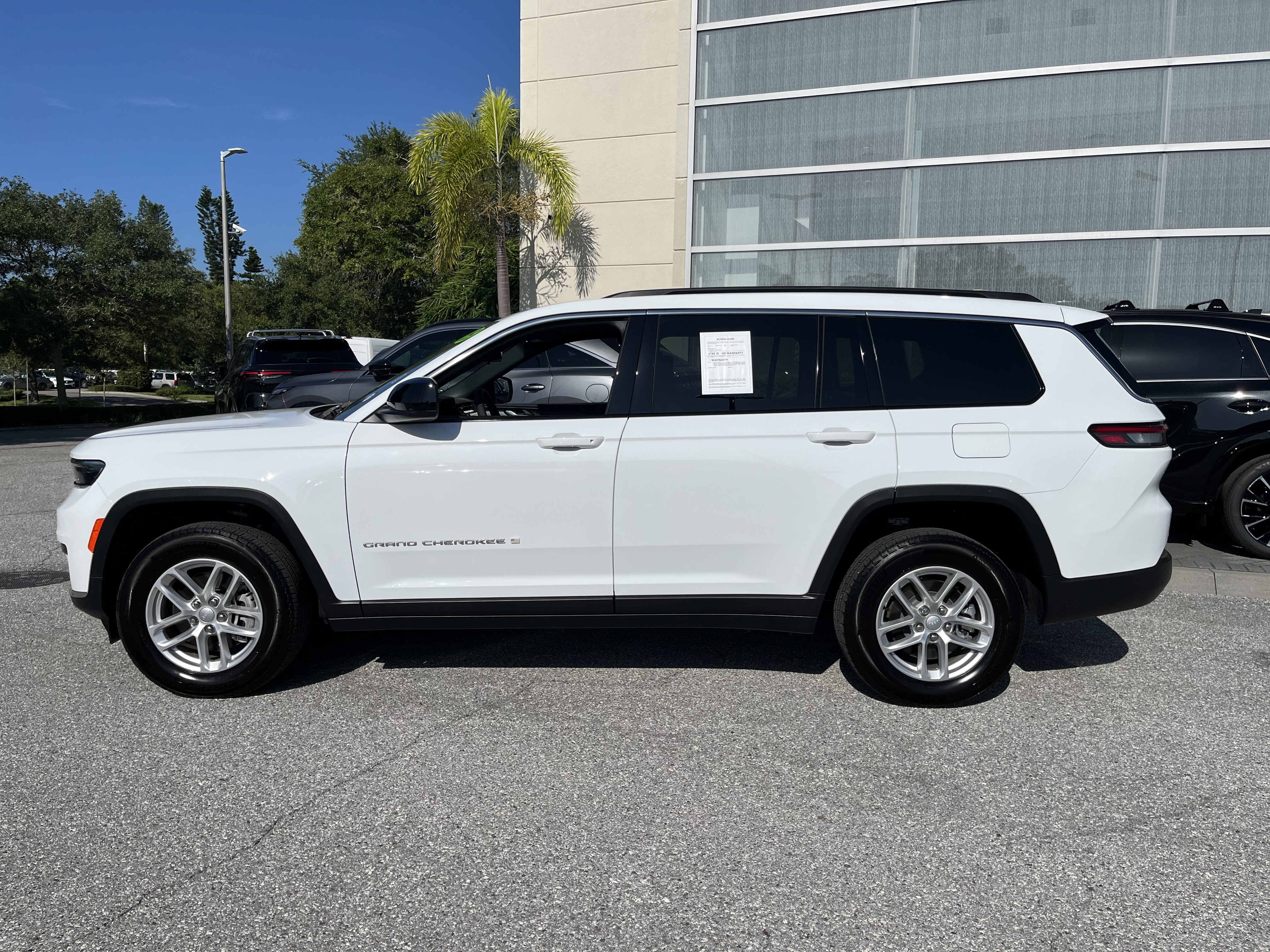Used 2025 Jeep Grand Cherokee L Laredo AWD/4WD image 6