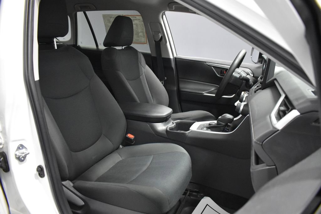 Used 2022 Toyota RAV4 LE AWD/4WD image 13
