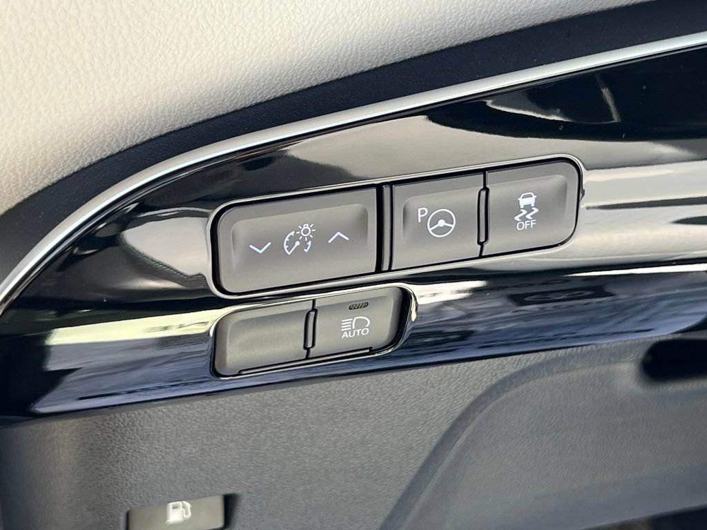 Certified 2022 Toyota Prius LE FWD image 35