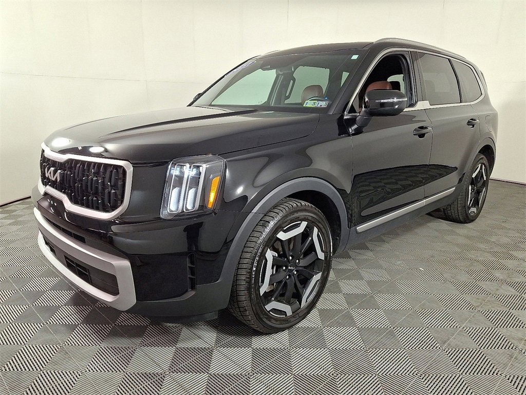 Used 2023 Kia Telluride EX w/ EX Captain's Chair Package image 6