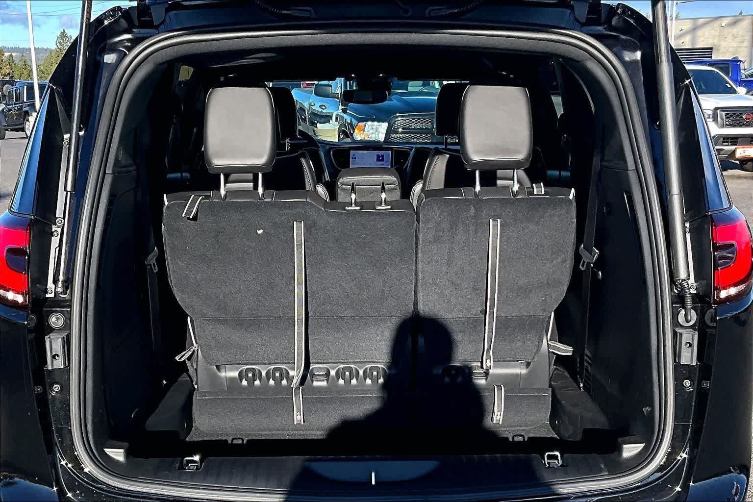 New 2026 Chrysler Pacifica Limited w/ Uconnect Theater Family Group AWD/4WD image 19