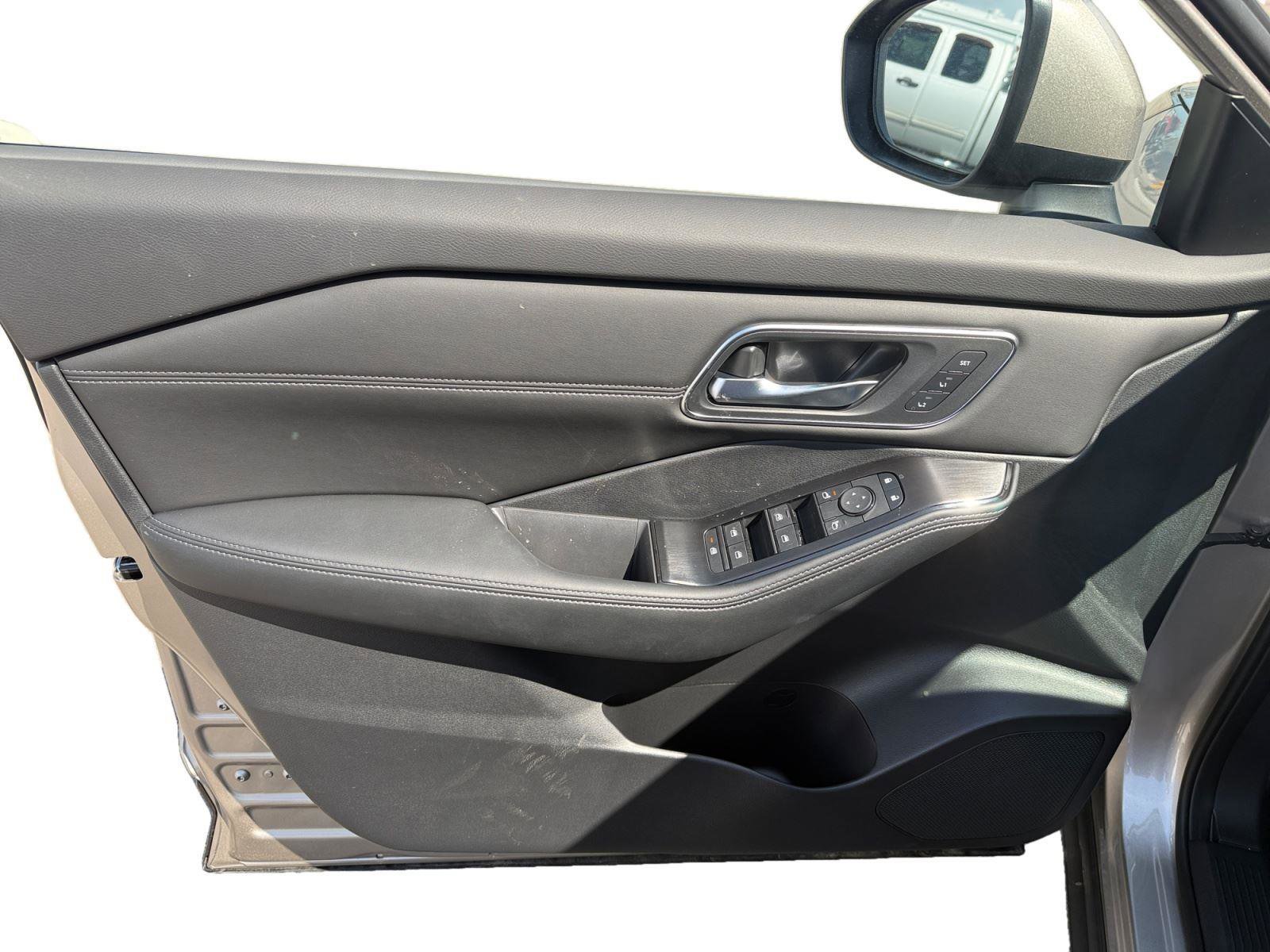 New 2026 Nissan Rogue Platinum AWD/4WD image 9