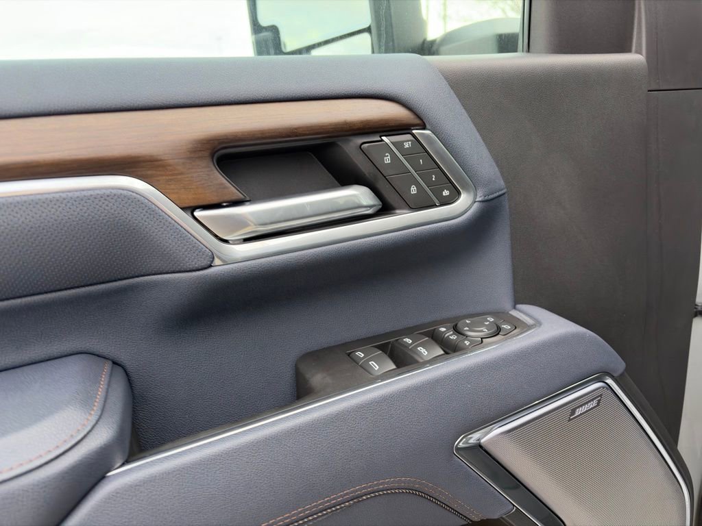 Used 2025 Chevrolet Silverado 3500 High Country AWD/4WD image 19