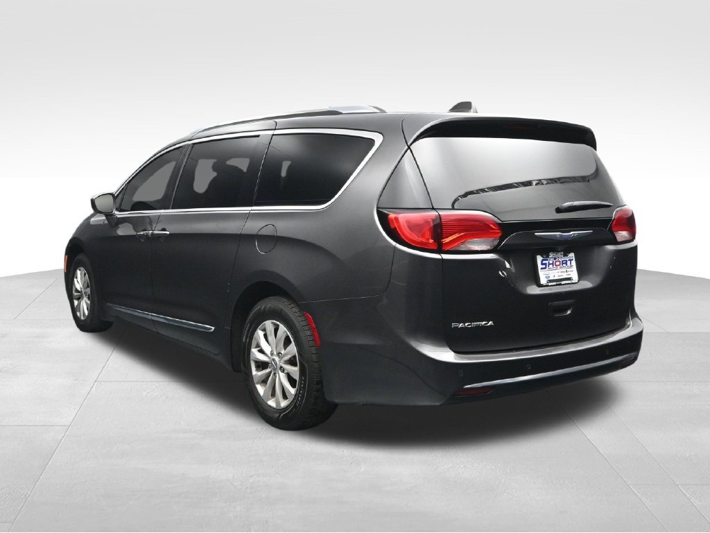 Used 2019 Chrysler Pacifica Touring-L FWD image 3