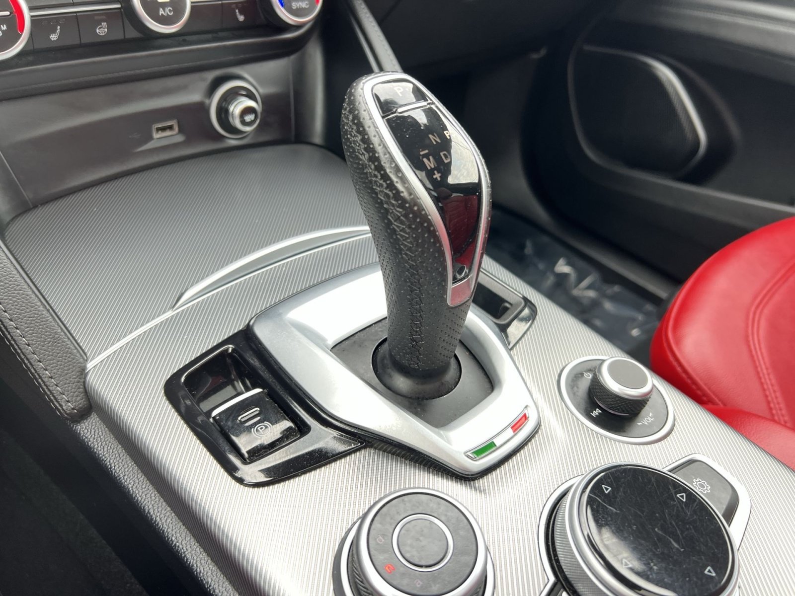 Used 2023 Alfa Romeo Stelvio Veloce AWD/4WD image 22