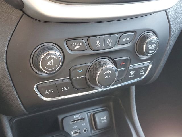 Used 2016 Jeep Cherokee Trailhawk w/ Cold Weather Group image 26