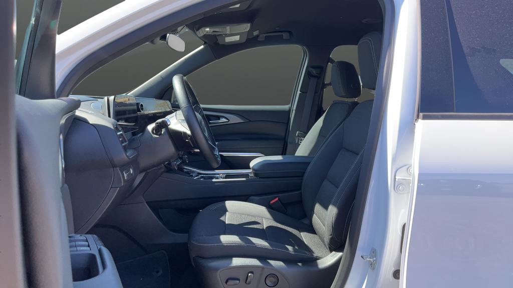 Used 2025 Chevrolet Traverse LT image 21