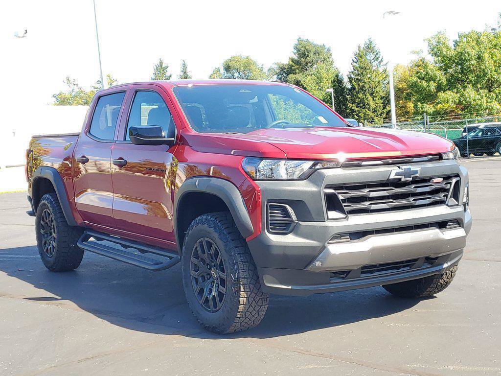 Certified 2024 Chevrolet Colorado Trail Boss w/ Advanced Trailering Package AWD/4WD image 2