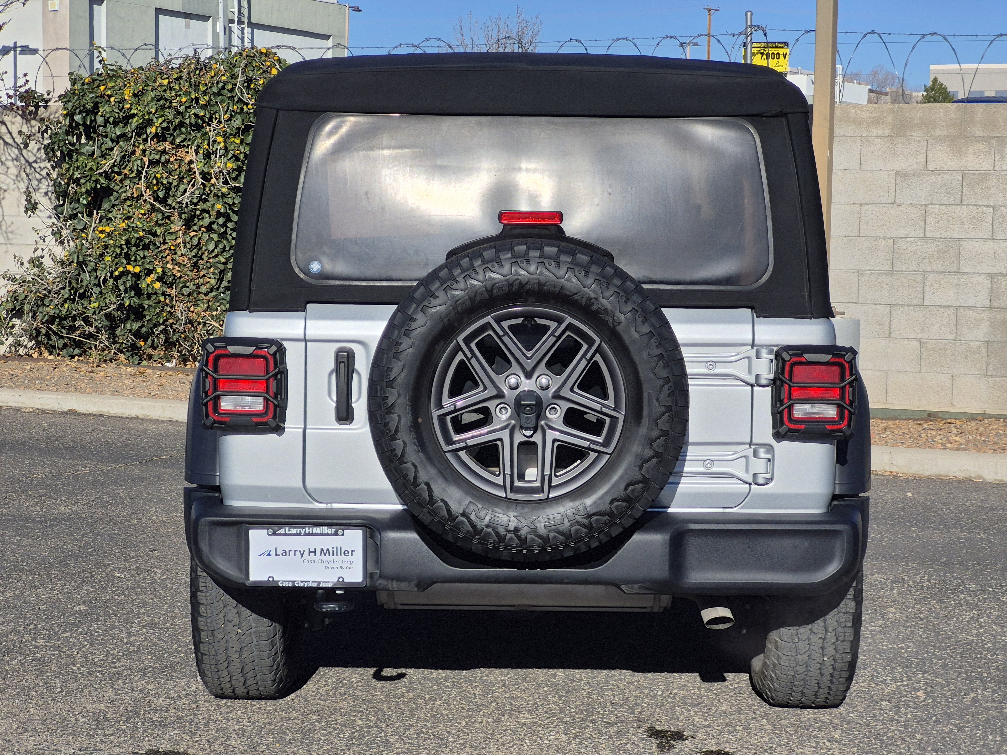 Used 2024 Jeep Wrangler Sport S image 6