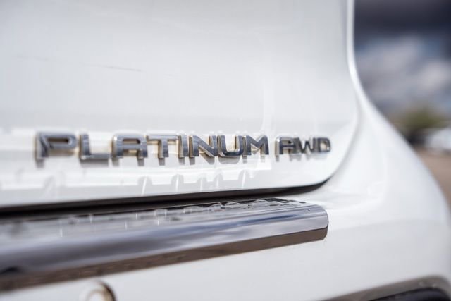 Used 2024 Toyota Highlander Platinum AWD/4WD image 11