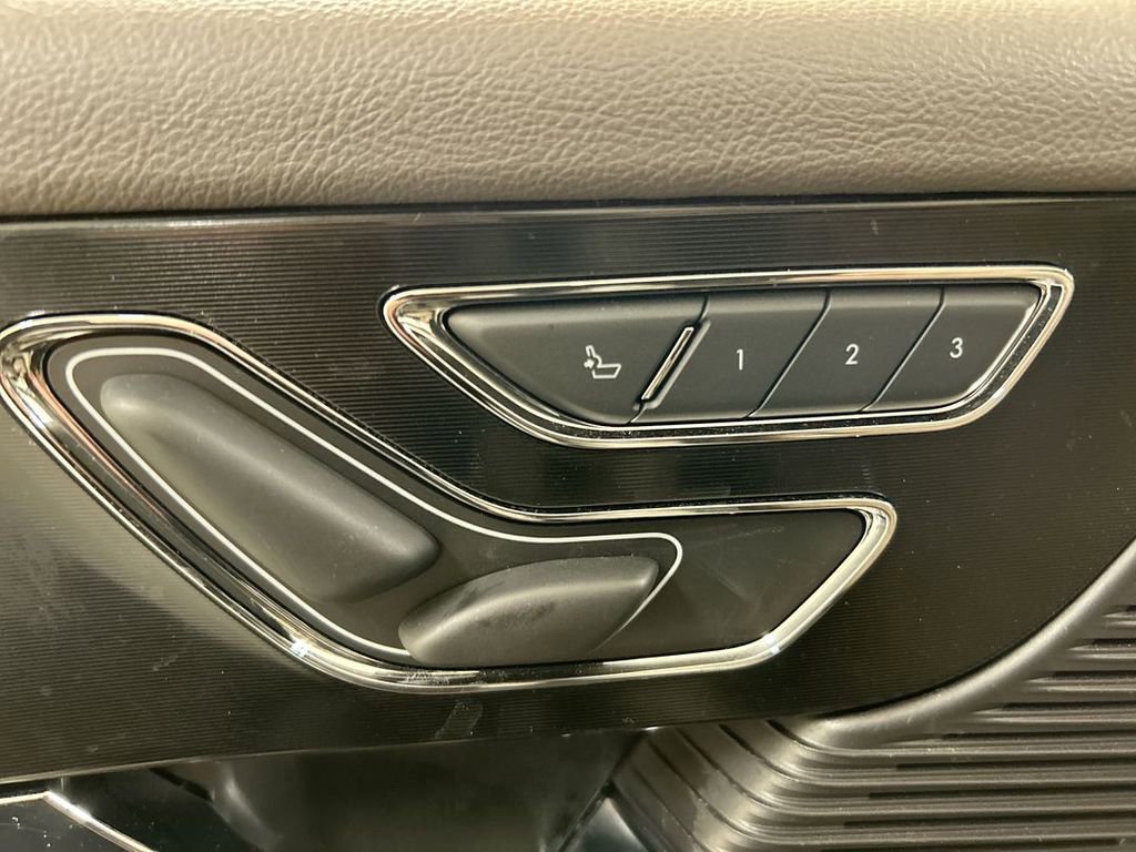 Used 2022 Lincoln Corsair Standard w/ Equipment Group 101A image 10