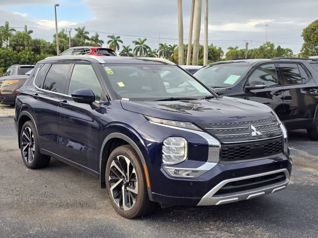 Used 2023 Mitsubishi Outlander SEL image 2