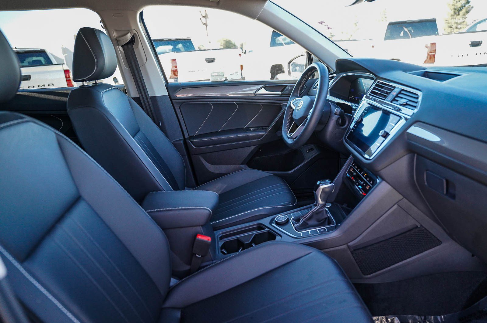 Used 2024 Volkswagen Tiguan SE image 17