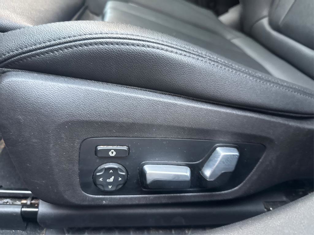 Used 2020 BMW 330i Sedan w/ Convenience Package RWD image 19