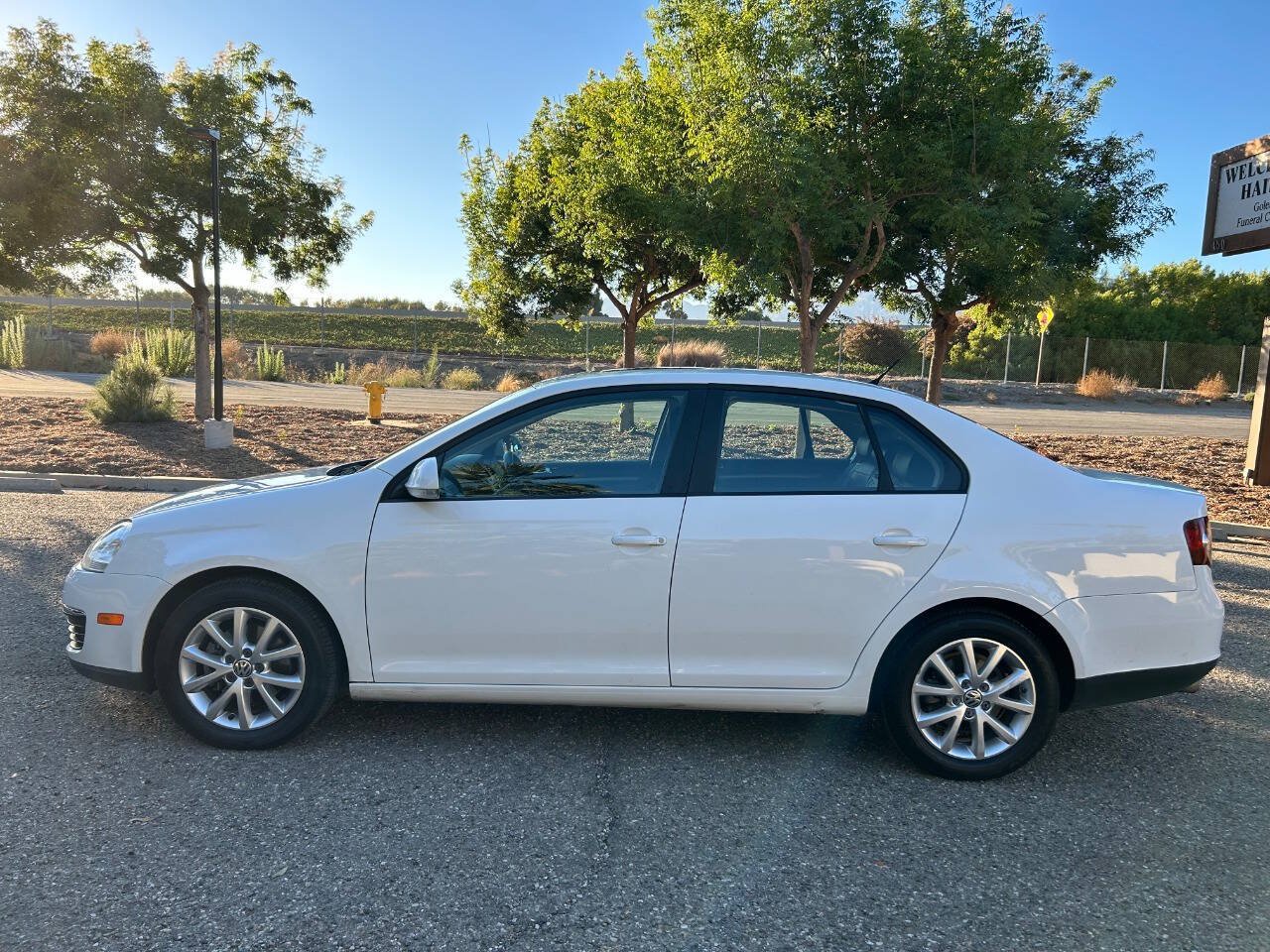 Used 2010 Volkswagen Jetta Limited Edition FWD image 23