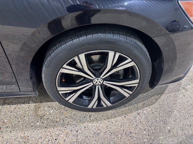 Used 2020 Volkswagen Passat 2.0T SEL image 29