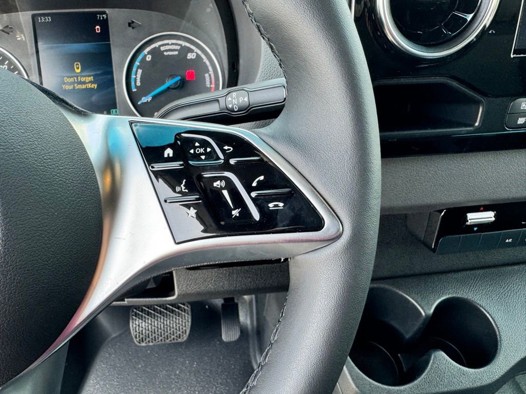 Used 2024 Mercedes-Benz eSprinter 170 Cargo image 22