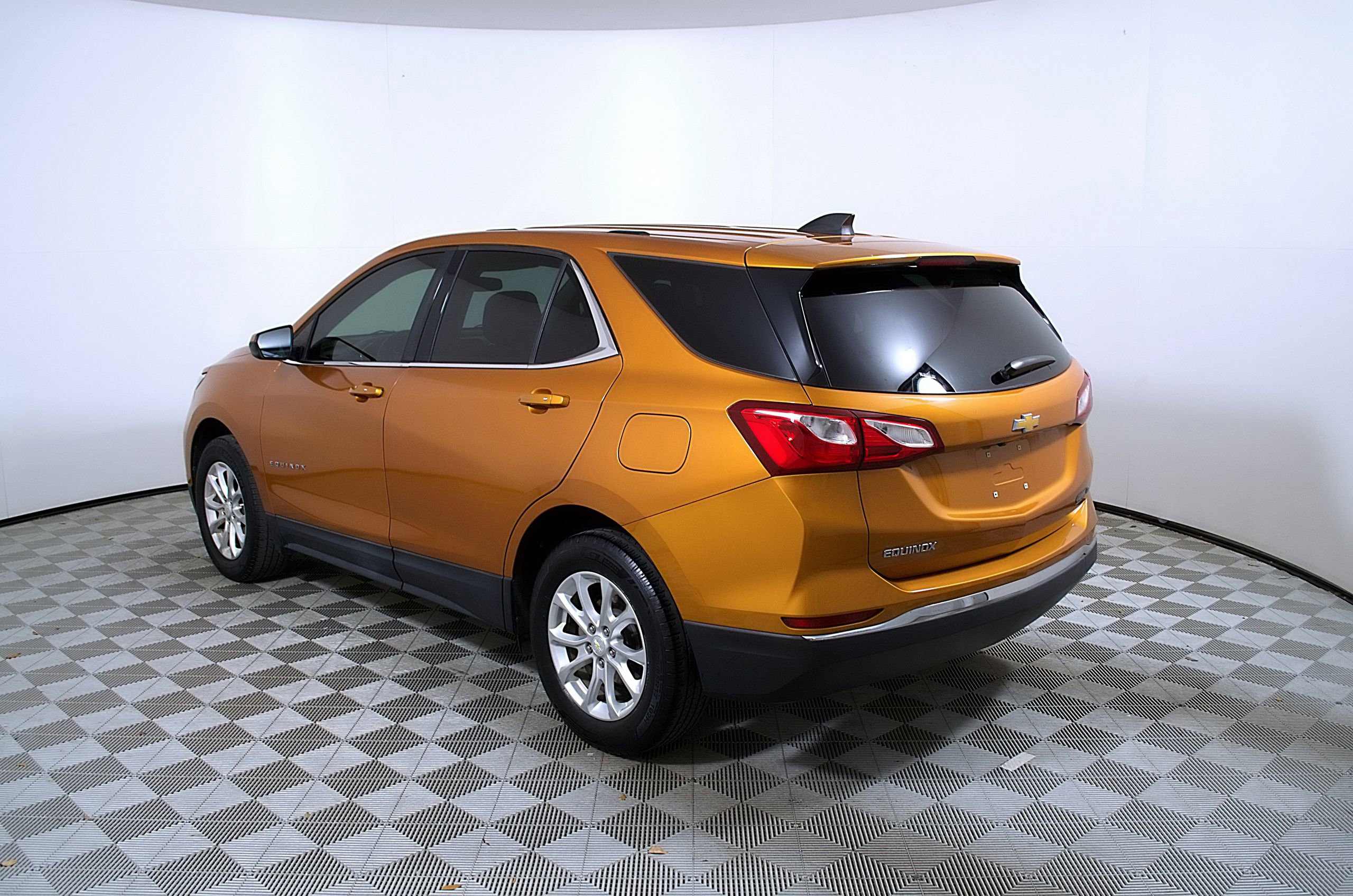 Used 2018 Chevrolet Equinox LT FWD image 10