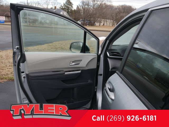 Used 2024 Toyota Sienna XLE FWD image 19
