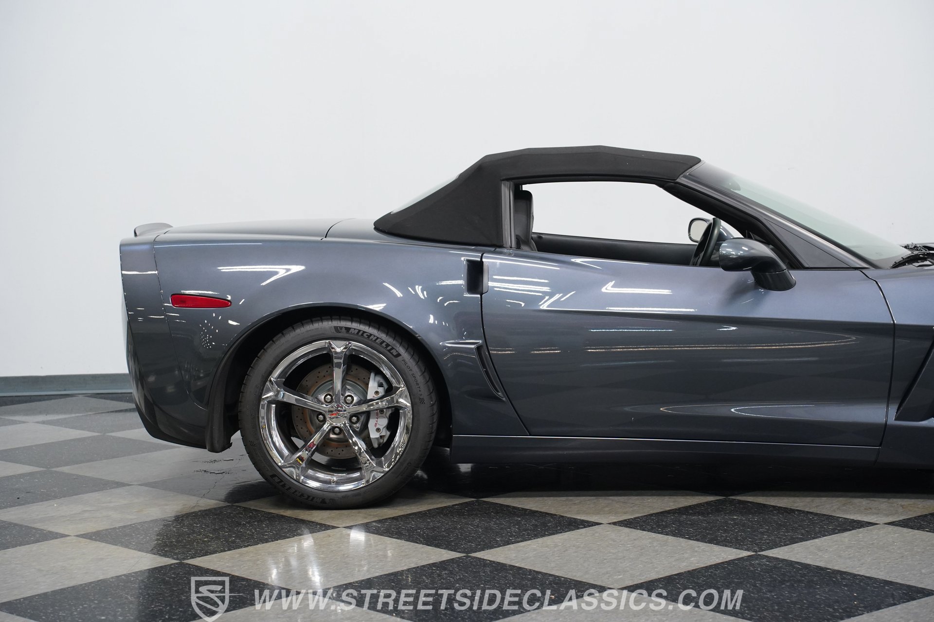 Used 2012 Chevrolet Corvette Grand Sport w/ 3LT Preferred Equipment Group RWD image 27