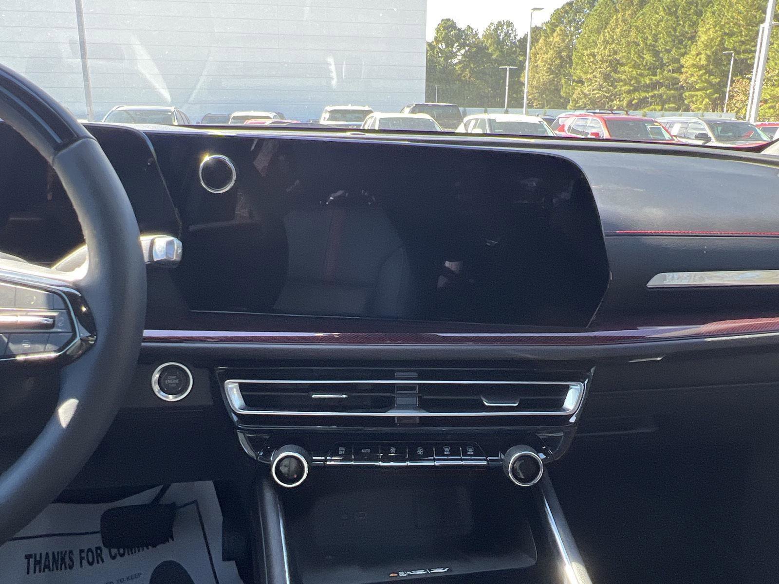 Used 2024 Chevrolet Traverse RS image 30