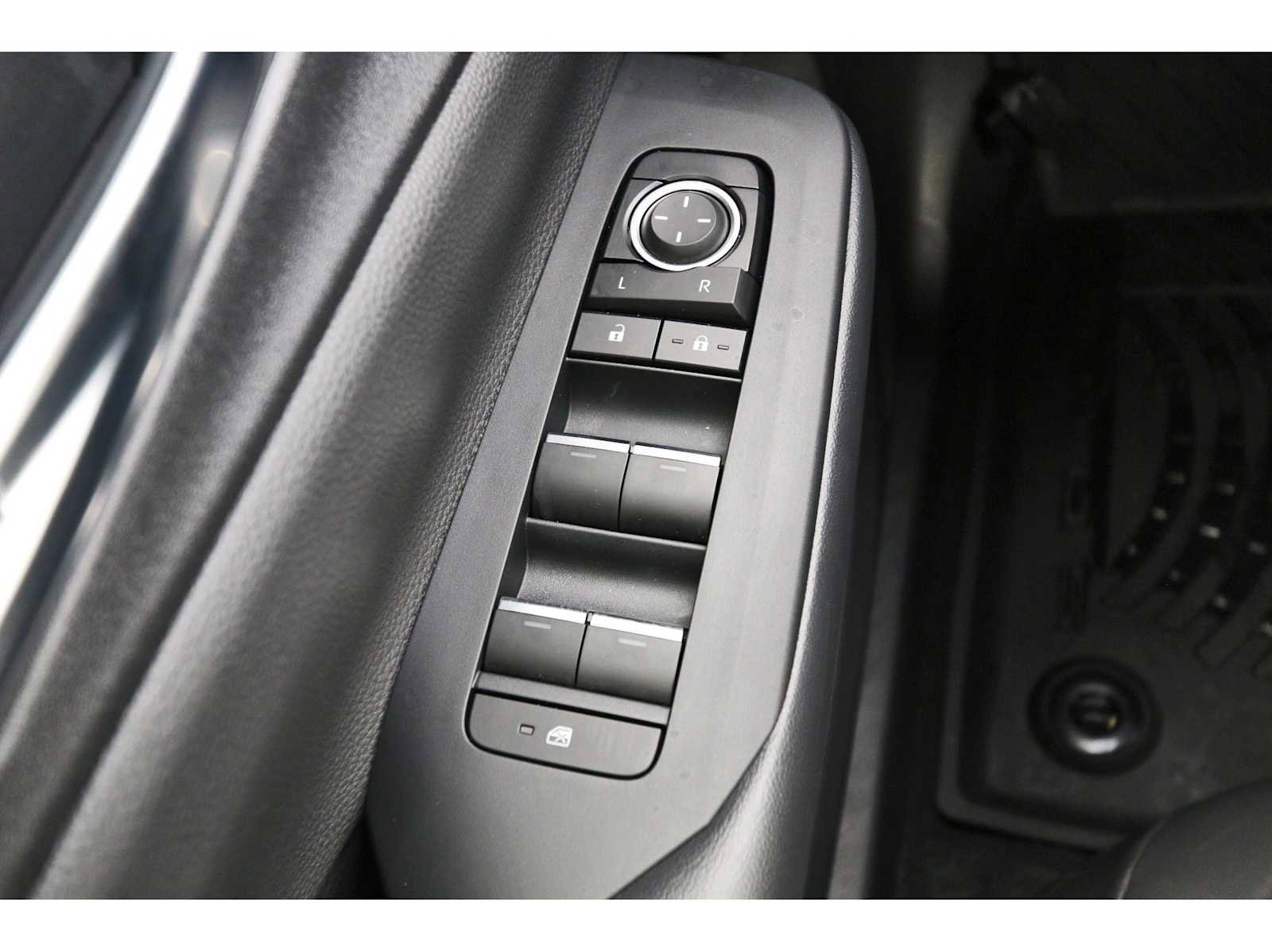 Used 2025 Toyota Prius XSE image 20