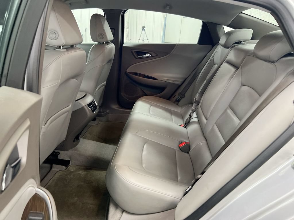 Used 2018 Chevrolet Malibu Premier FWD image 23
