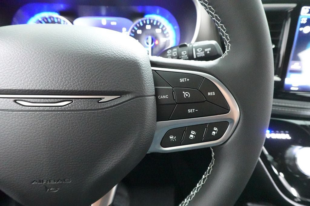 New 2027 Chrysler Pacifica Select FWD image 12